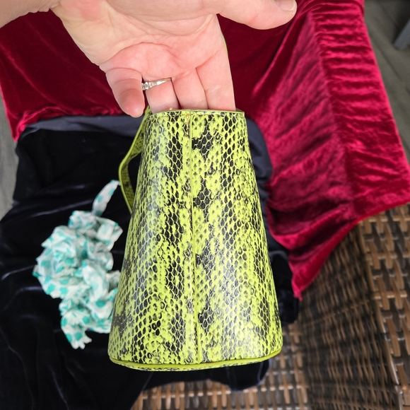 Neon Green Snakeskin Mini Bucket Bag Crossbody Faux Leather One Size - Picture 7 of 10